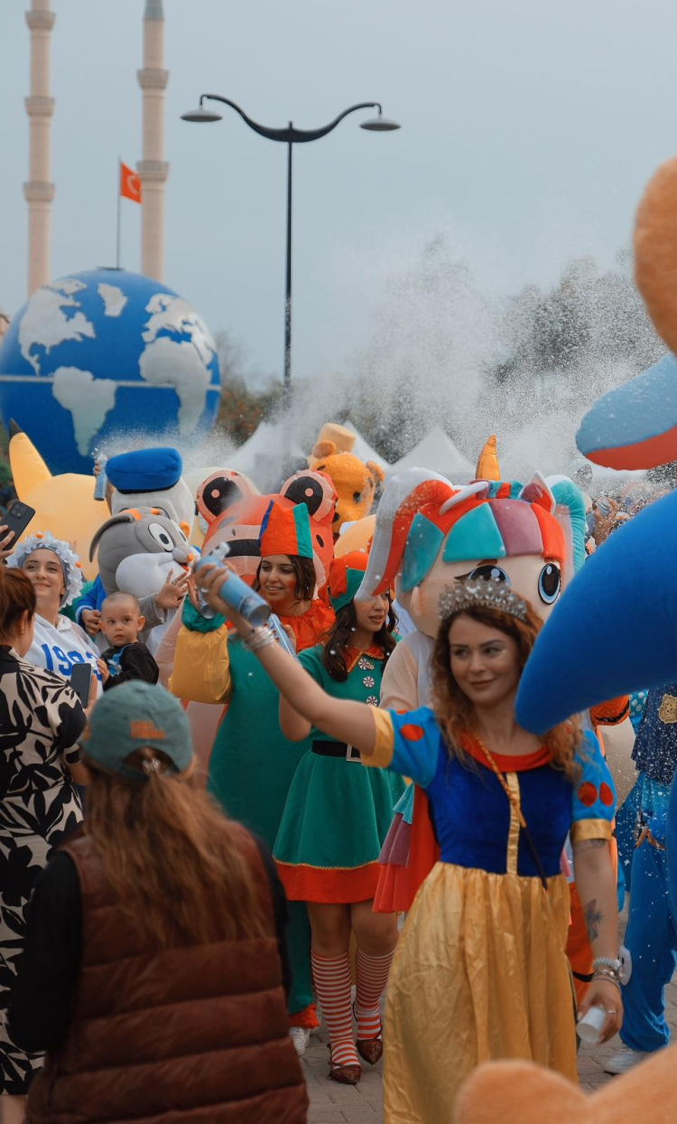 Adana Portakal Çiçeği Karnavalı uzatıldı mı  Müjde geldi İşte 2026 stant etkinlikleri için alınan yeni karar! 4