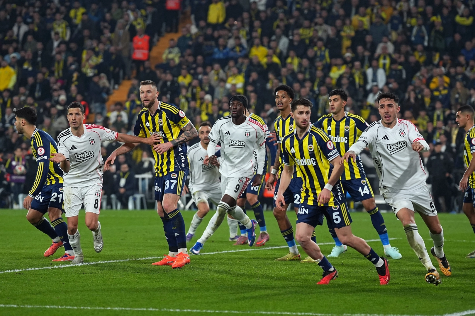 Fenerbahçe Beşiktaş derbisiyle zirve takibini sürdürmek istiyor