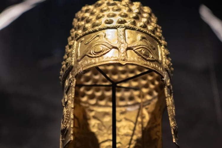 Hollanda'da çalınan 2 bin 500 yıllık Daçya hazinesi bulundu Coțofenești miğferi kurtarıldı 2