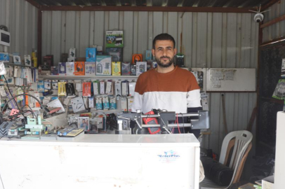 Hırsızın, arkadaşını 'sadece sıfır telefonları al' diyerek yönlendirdiği 150 bin TL'lik soygun kamerada