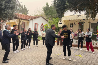 Öğrencilerden huzurevi sakinlerine gönül ısıtan etkinlik