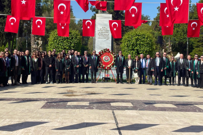 Adana’da 5 Nisan Avukatlar Günü’nde Atatürk Anıtı’na çelenk sunuldu