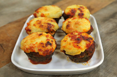 Evde enfes Hasanpaşa köfte tarifi: Patates püresi ve kaşarlı şölen