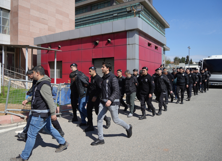 Gaziantep'te 521 milyon liralık sahte senet operasyonu Öğretim görevlisi dahil 10 kişi tutuklandı 2