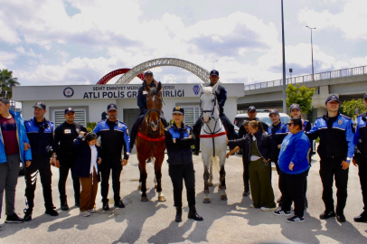 Adana’da özel çocuklar polislerle Polis Haftası coşkusuna ortak oldu