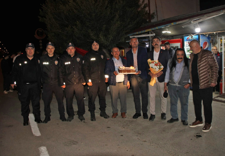 Mersin'de kavga anonsuna gelen polislere sürpriz kutlama yapıldı 3