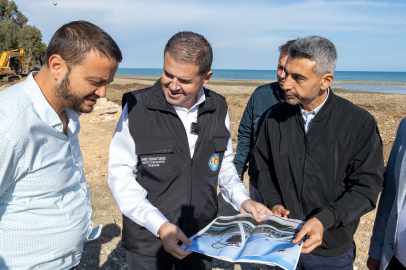 Mezitli Belediye Başkanı Ahmet Serkan Tuncer, Tece sahilindeki dönüşüm çalışmalarını denetledi