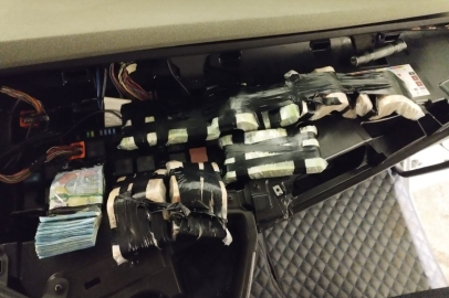 101 bin avroyu gizli bölmeye sakladı, sınırda yakalandı