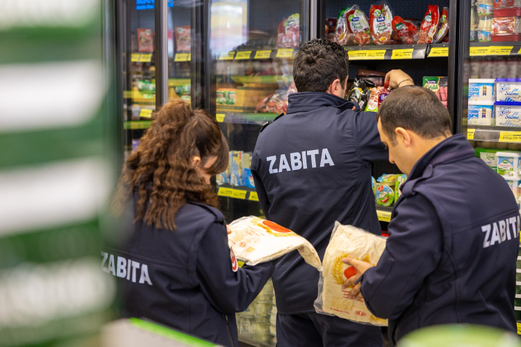 Mersin Mezitli'de son kullanma tarihi geçmiş gıdalara zabıta müdahalesi 2