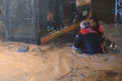 Osmaniye’de acı gece: Kadirli'de sele kapılan araçta 2 can kaybı