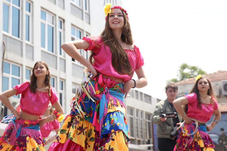 Dünya genelinde ise Romanlar farklı isimlerle anılır: