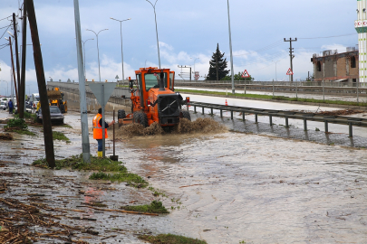 Antakya'da sağanak hayatı olumsuz etkiledi