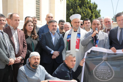 Adana’da vatandaşlardan İsrail’in “İdam Yasası”na tepki gösterdi