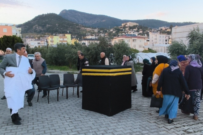 Anamur’da hacı adaylarına Kâbe maketiyle uygulamalı eğitim