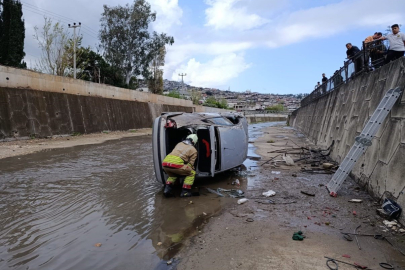 Hatay’da sürücünün kontrolünü kaybettiği araç kanala uçtu