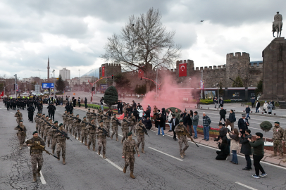 Kayseri’de Polis Haftası’nda Özel Harekât ekiplerinden nefes kesen gösteri