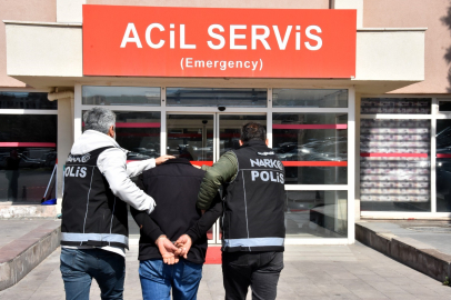 Midelerinde uyuşturucu taşıyan 2 şüpheli tutuklandı