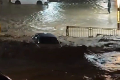 Osmaniye’de sel felaketinde otomobilin sürüklendiği anlar kamerada