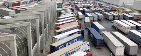 Türk tır şoförlerine körfez ülkelerine tır taşımacılığında vize engeli kalktı