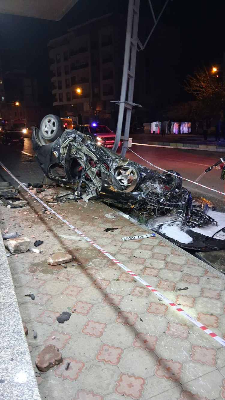 Hatay'da zincirleme kaza sonrası ortalık savaş alanına döndü Tarafların yakınları birbirine girdi 2