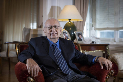 Hüsamettin Cindoruk hayatını kaybetti! Eski TBMM Başkanı Hüsamettin Cindoruk kimdir, kaç yaşındaydı ve neden öldü?