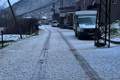 ŞIRNAK’TA DOLU YAĞIŞI HAYATI FELÇ ETTİ: BEYTÜŞŞEBAP VE ULUDERE BEYAZA BÜRÜNDÜ