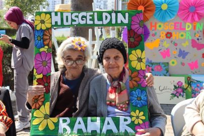Adana’da huzurevi sakinleri renkli etkinliklerle baharı karşıladı