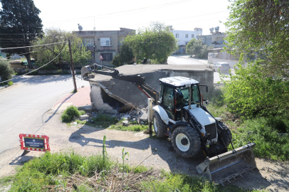 Akdeniz’de riskli binalar tek tek kaldırılıyor