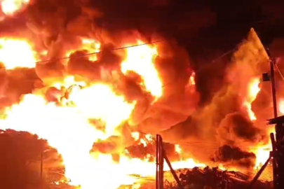 Kozan'da sulama boruları alevlere teslim oldu