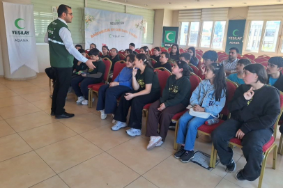 Ömer Kanaatbilen Ortaokulu öğrencileri Yeşilay Adana Şubesi’ni ziyaret ederek sağlıklı yaşam alışkanlıkları kazandı