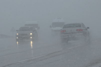 Van'da 50 yerleşim yerinin yolu kapalı