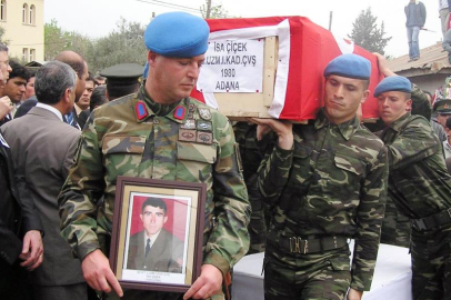 Adana'da şehit annesinin dramı: "Can verdim, evimde oturamıyorum"