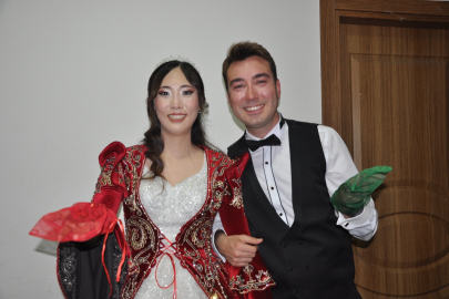 Güney Koreli turist ile Türk rehberin tatilde başlayan hikâyesi Mersin’de evlilikle sonuçlandı