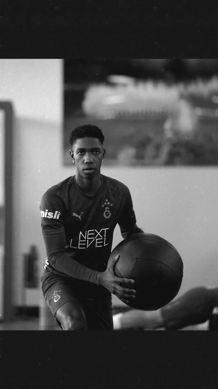 SABAH SAATLERİNDE ANTRENMAN FOTOĞRAFIYLA YENİ BİR MESAJ VERDİ