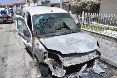 Boşanma aşamasındaki kadına dehşet: Evi kurşunladı, aracı yaktı!