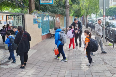 Adana’da öğretmenlerden iş bırakma eylemi: Okullarda eğitim kısmen aksadı