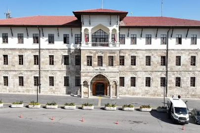 Sivas’ta okullara saldırı paylaşımı yapan şüpheli gözaltına alındı