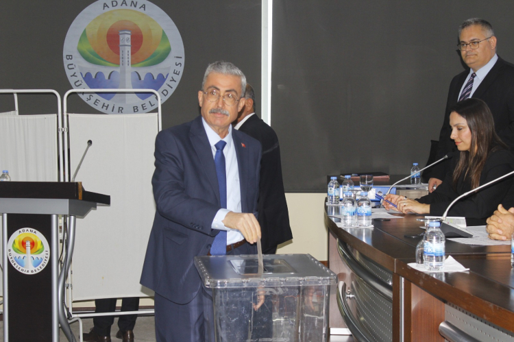 Adana Büyükşehir Belediye Meclisi'nde yeni meclis başkan vekilleri belli oldu!