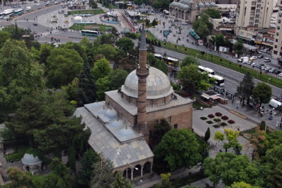 Cuma hutbesi: "Günümüzde çocuklarımız, çok yönlü bir kuşatma altındadır"