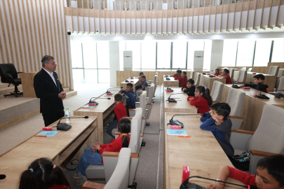 Silifke'de öğrenciler belediyeyi ziyaret etti