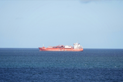 Reuters: "Hürmüz Boğazı'nı geçmeye çalışan iki ticari gemiye ateş açıldı''