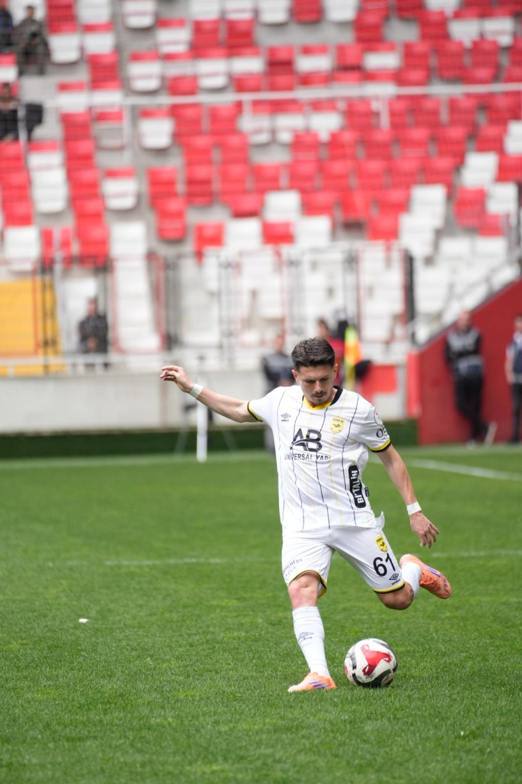 Adana 01 FK'nın 7 maçlık serisini 24Erzincanspor bitirdi 3-0 3