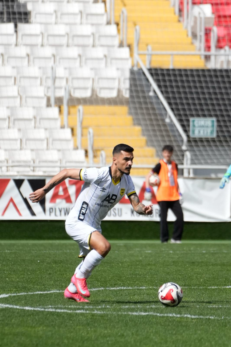 Adana 01 FK'nın 7 maçlık serisini 24Erzincanspor bitirdi 3-0 4