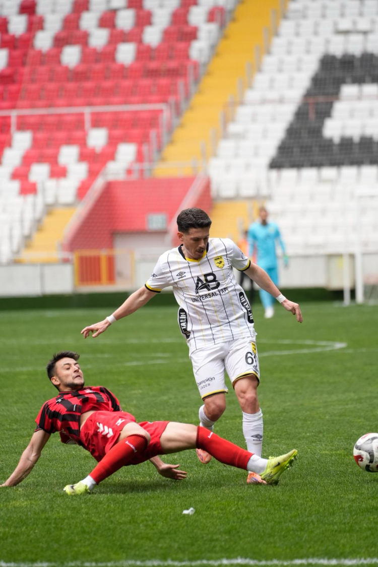 Adana 01 FK'nın 7 maçlık serisini 24Erzincanspor bitirdi 3-0 5