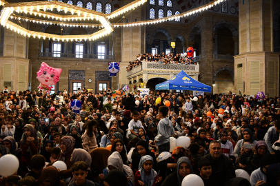 Adana’da çocuklar ve aileler camide şenlikte buluştu