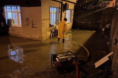 Adana'da sağanak hayatı olumsuz etkiledi