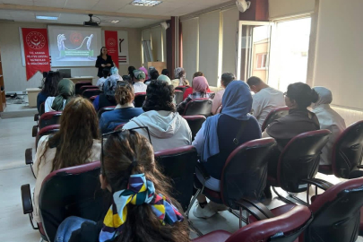 Adana’da uzmanlar katılımcılara “Bağımlılıktan Korunma” yöntemlerini anlattı