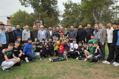 AK Parti Adana Milletvekili Abdullah Doğru’dan Hedef 01 Spor Kulübü’ne ziyaret