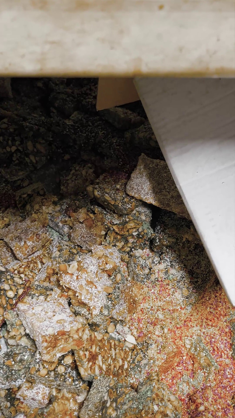 Hatay'da tahliye tebligatı için gidilen adreste kaçak imalathane şoku 2