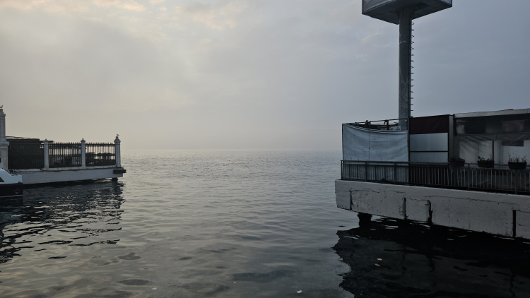 İstanbul'da yoğun sis ulaşımı vurdu Boğaz trafiği gemiş geçişlerine kapatıldı 2
